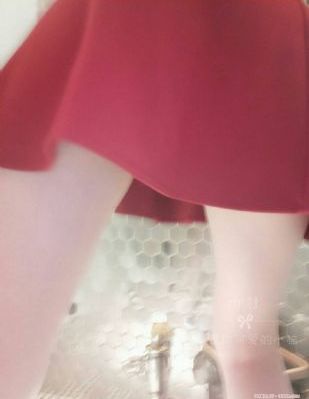 欧美女超人受难图片_十万网红美女美酱